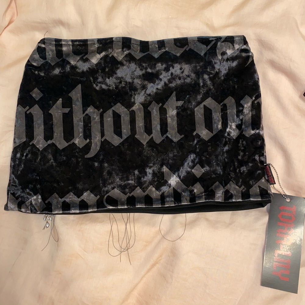 Absolutely beautiful skirt - Picture 2 of 2